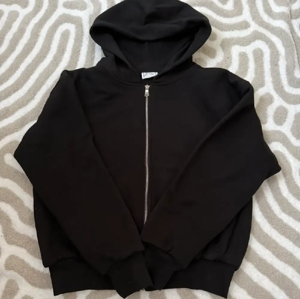 Zic Made Black Zip Up Zic Made Black Zip Up